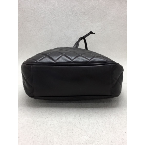 Chanel Drawstring Leather Shoulder Bag - Picture 5 of 7